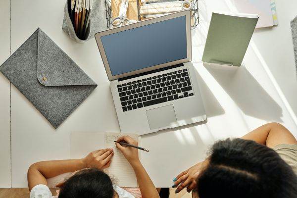 Catalogul şcolar se mută în online